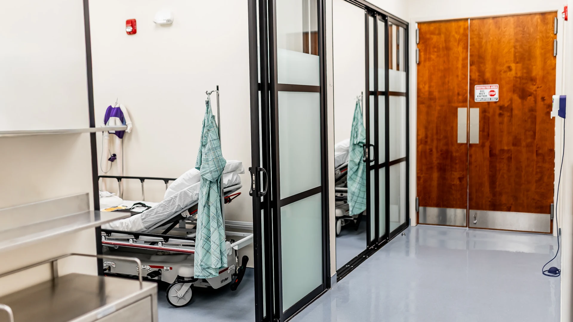 The private on-site operating room at Carlin Plastic Surgery